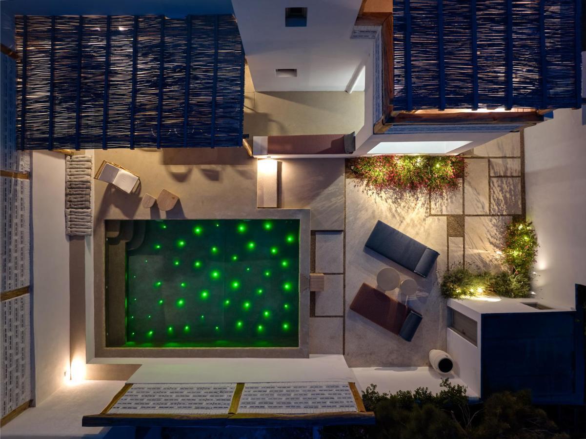 Siora Of Paros - Ammiralis & Castelis * Naousa (Paros)